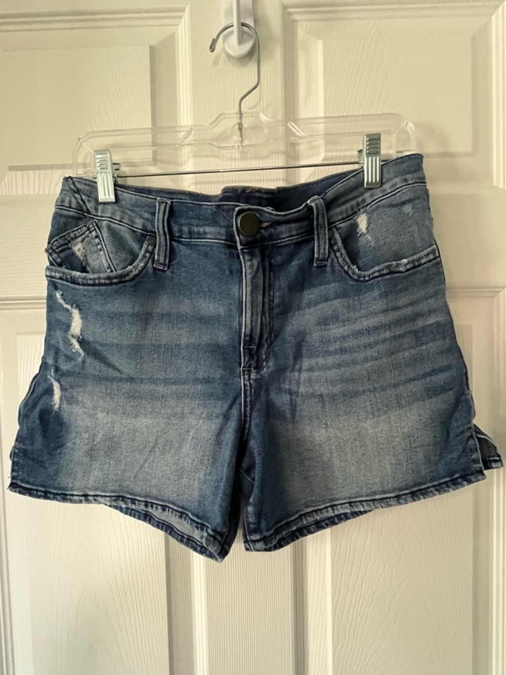 Women’s Rock & Republic Mid Rise Jean Shorts. Size 10